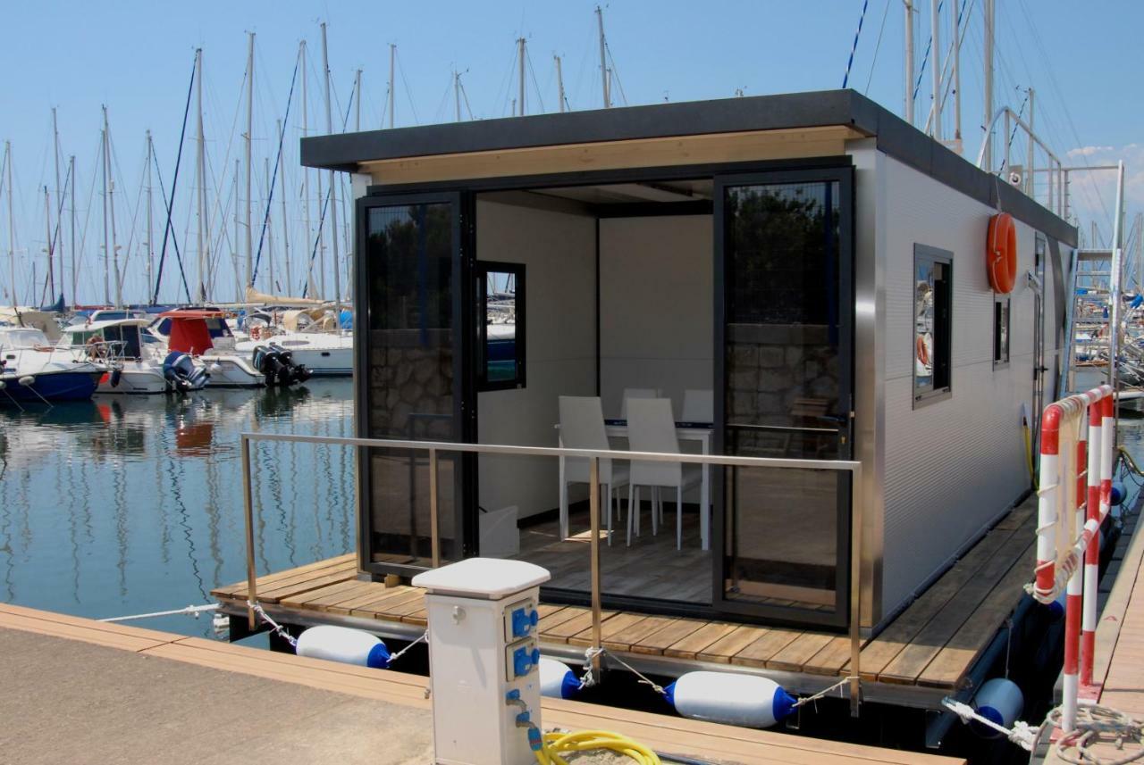 فندق House Boat Luxury كالياري المظهر الخارجي الصورة